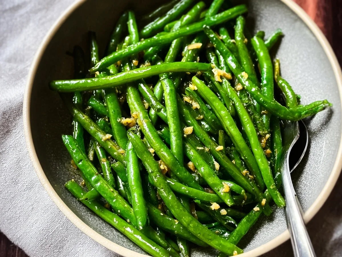 Easy Sautéed Green Beans Recipe: Garlic & Lemon Zest - Image 1