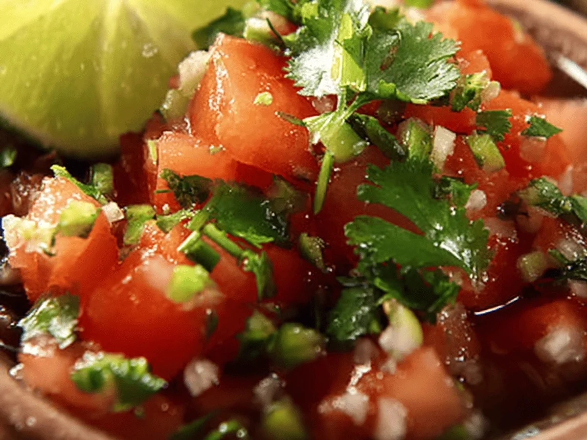 Fresh Cilantro Lime Salsa: Bright & Zesty Dip - Image 2