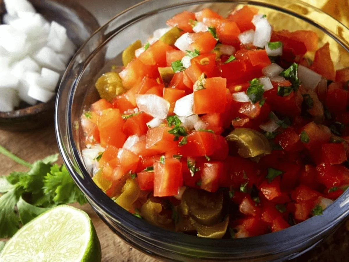 Fresh Tomato Homemade Salsa Recipe for Tacos & Chips - Featured Image
