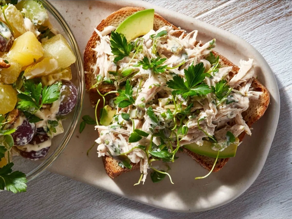 Quick Rotisserie Chicken Leftovers: Creamy Pasta - Featured Image