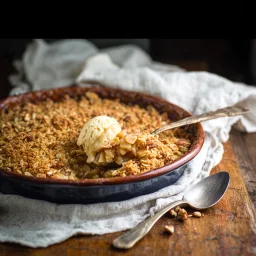 Easy Apple Crisp Recipe: Warm Spiced Crumbly Topping